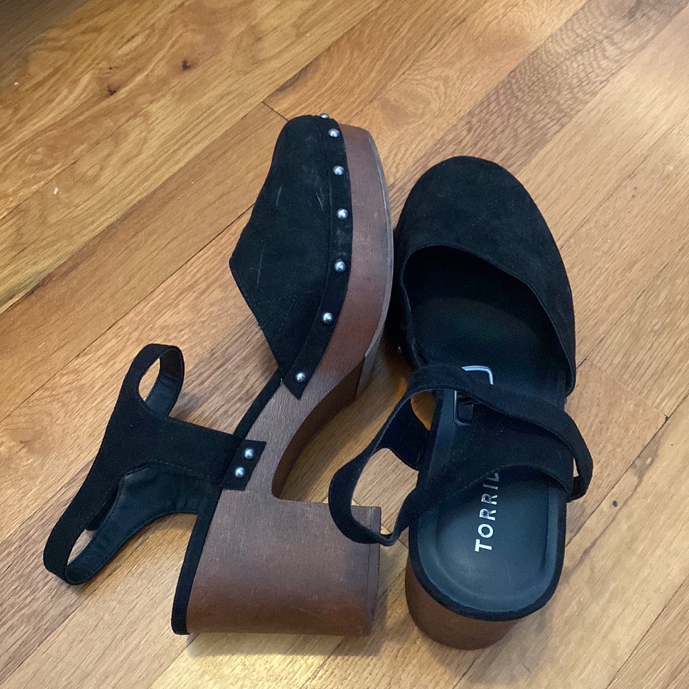 Platform clogs 11.5 torrid